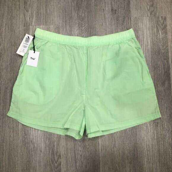 TNA Aritzia Claremont Shorts Size Large NWT - Picture 2 of 11